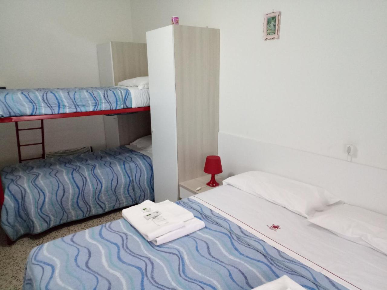London Cafe Bed & Breakfast กาสเตลโนโว เนมอนติ ภายนอก รูปภาพ