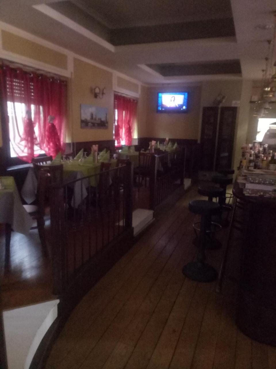 London Cafe Bed & Breakfast กาสเตลโนโว เนมอนติ ภายนอก รูปภาพ